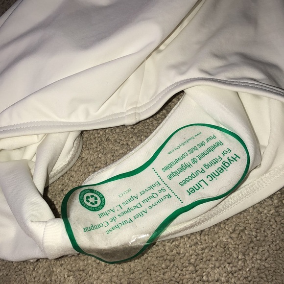 Carmen Marc Valvo One Shoulder Piece Swimsuit Women’s size 6 White NWT read - Picture 10 of 12